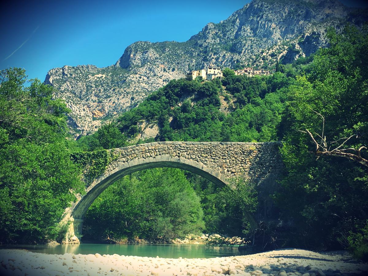 Auberge De Calendal Ξενοδοχείο Aiglun  Εξωτερικό φωτογραφία